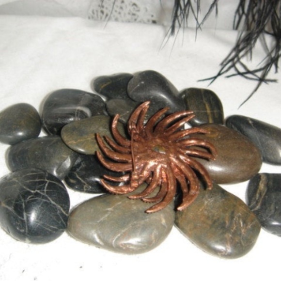 Starburst Vintage Brooch Red and Beige‎ Crystals Sparkly Unique Retro Brooch EUC - Picture 3 of 5